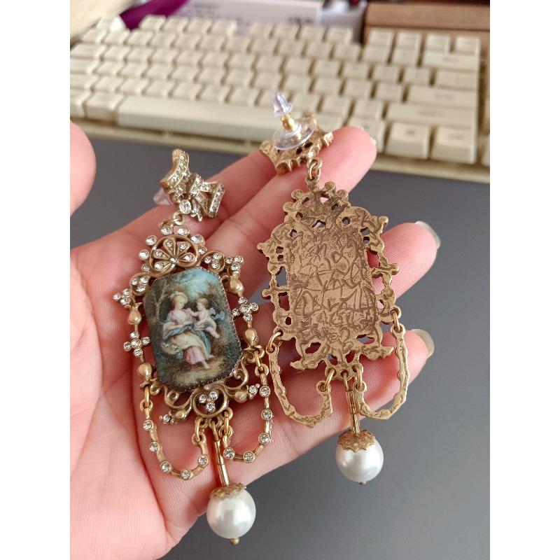 KEQIU Retro Court Style Diamond-encrusted Stud Earrings Western Antique Pearl Personalized Figure Portrait Jewelry