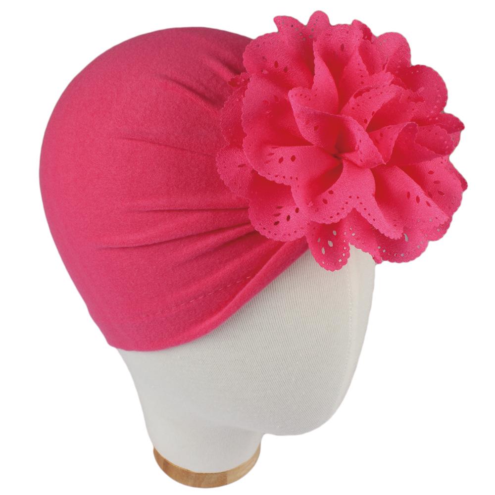 Baby-Knotenmütze im Bohème-Stil mit hohlem Blumendesign für Herbst und Winter