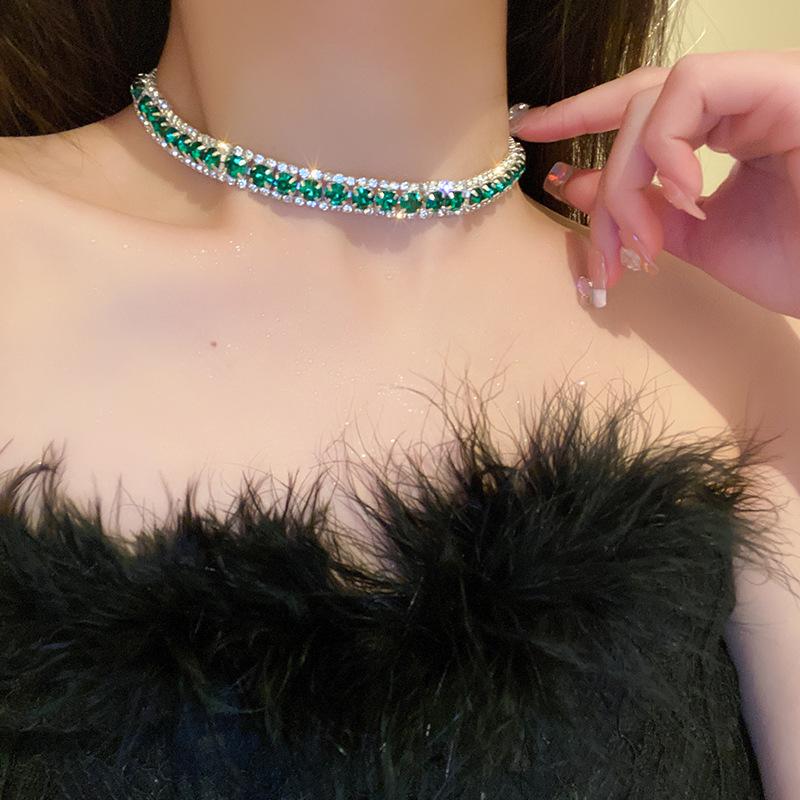 Smaragd-Diamant-inlaid Quadratische Ohrringe: Trendige, vielseitige und Retro-Ohrschmuckstücke mit einem hochwertigen Gefühl