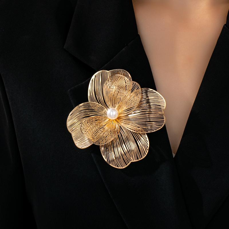 1 Stück Damen Großes Statement Elegantes Kragenzubehör Luxuriös Retro 3D Geschichtete Goldene Blume Brosche Für Party Hochzeit Täglich