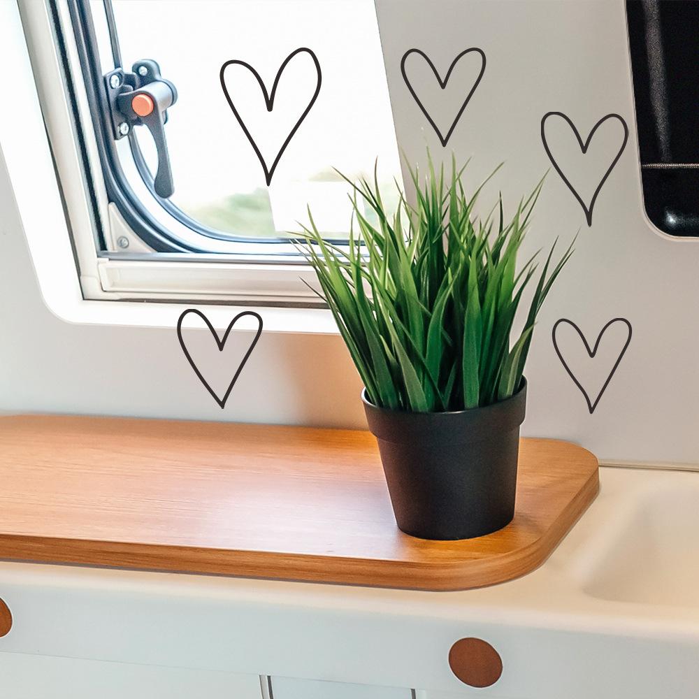 Simple and Simple Heart-shaped Decorative Stickers for Living Room, Study and Home Walls