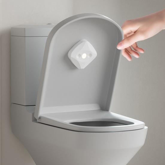 Nettoyant auto-adhésif pour cuvette de toilette avec lumière UV Installation facile Rechargeable Activé par détecteur de mouvement Lumière pour couvercle de toilette