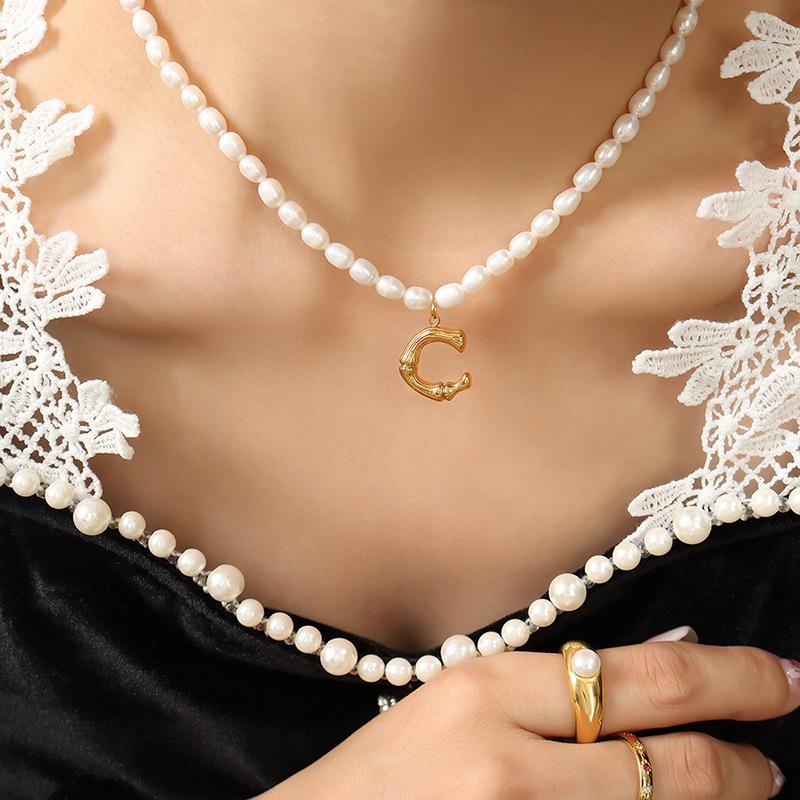 Party Banquet Gorgeous Non-Fading Light Luxury Design Freshwater Pearl Necklace 26 Letters Gold-Plated Pendant Collarbone Chain