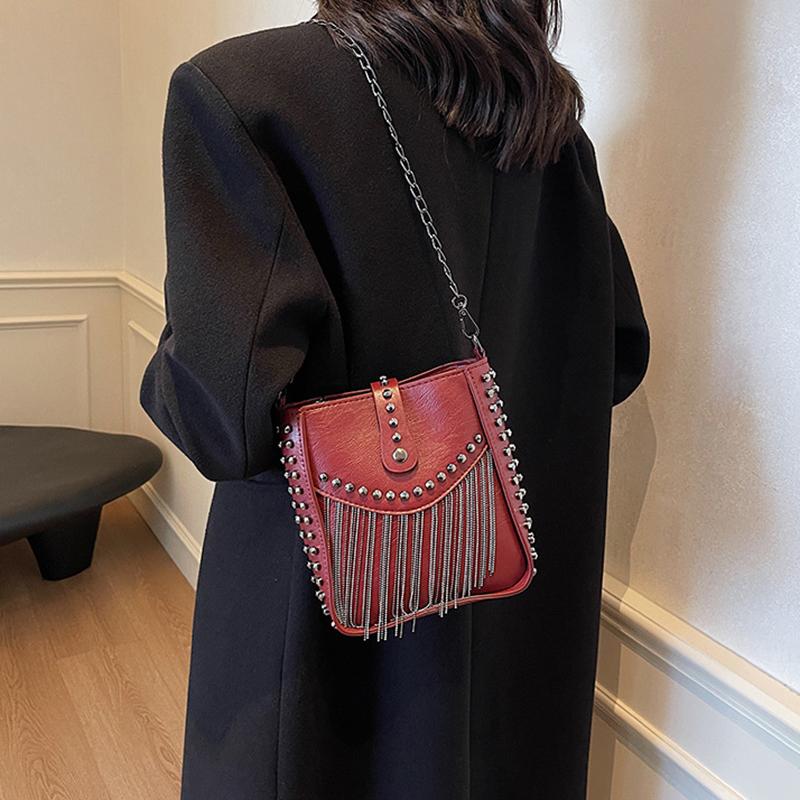 Mini Punk Style Crossbody Bags Women Rivets and Tassels Retro Bags Small Messenger Bags Fashion Vintage Packages CLE
