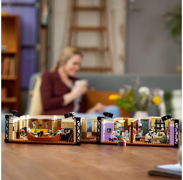 LEGO ICONS 10292 Apartments from the TV Series Friends