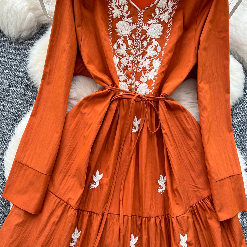 Vintage Western Style Embroidered V-neck Strap Up Waist Long Sleeve Dress for Women French Elegant Grand Swing Long Dress