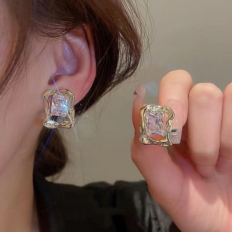 Chic High-End Stud Earrings for Women - Stylish, Versatile Design with Silver Needle - Trendy, Fashionable & Cool Style