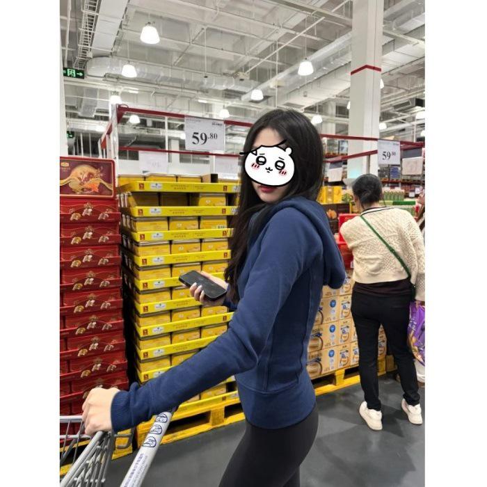 Spot Black Slim Fit Waist-Cinched Hooded Sweatshirt for Women, Autumn New Style, Slimming & Versatile Fall Wear.