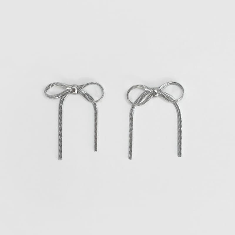 FANTASTIC PLANET ribbon snake chain earrings