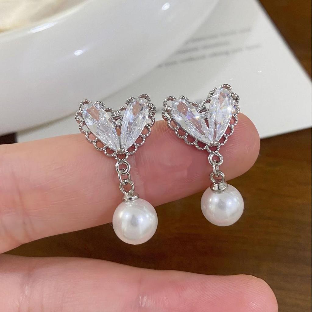 Elegant French Lace Zircon Heart and Pearl Stud Earrings for Women - Sweet, Fashionable, Exquisite Design Jewelry.
