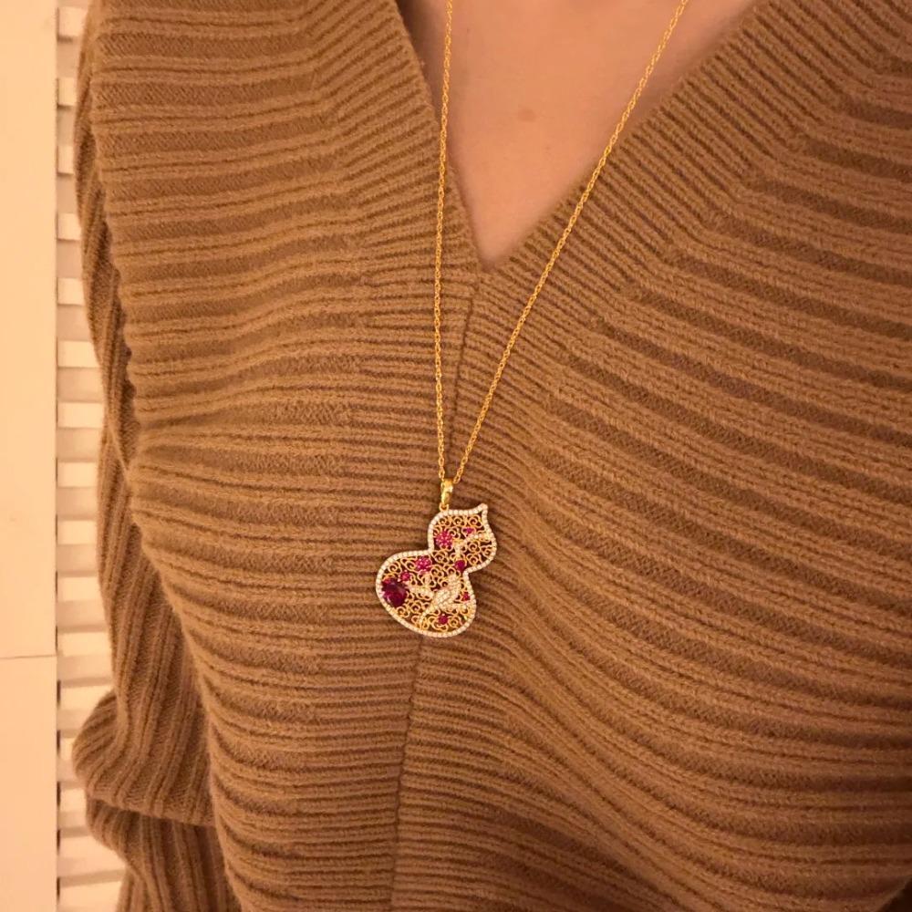 Red Corundum Floral Window Fu Lu Pendant Hollow Colorful Diamond Flower Magpie Plum Gourd Necklace Women