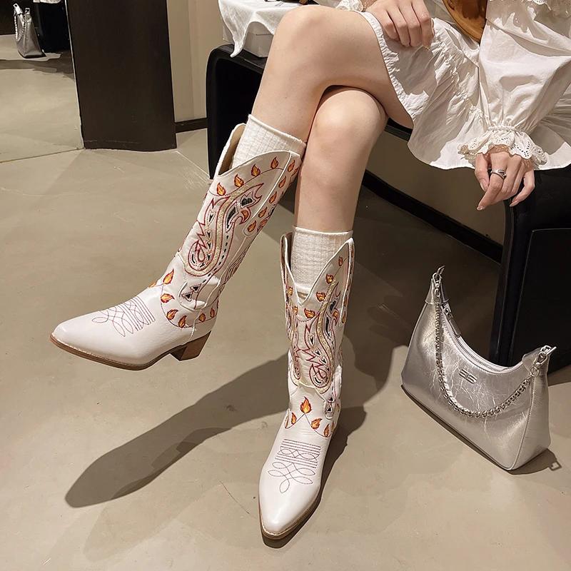 PU Stickerei Blockabsatz Moderne Stiefel Mittelhoher Absatz Mid-Calf Damen Schuhe im Angebot 2025 Marke Spitzschuh Einfarbig Ethnisch Damenstiefel