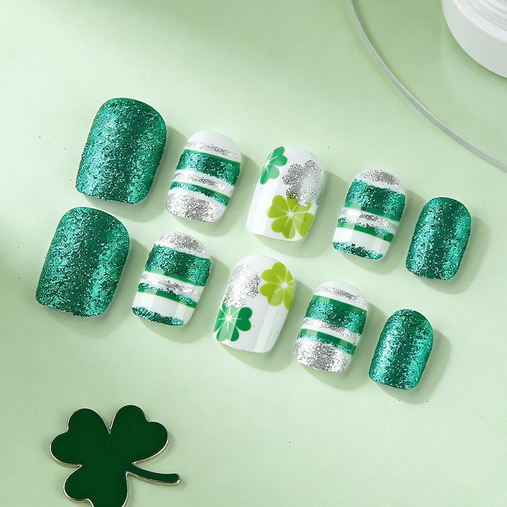 St. Patrick's Four-Leaf Clover Blinking Green Wearable Nails Set - 24 Detachable Pieces