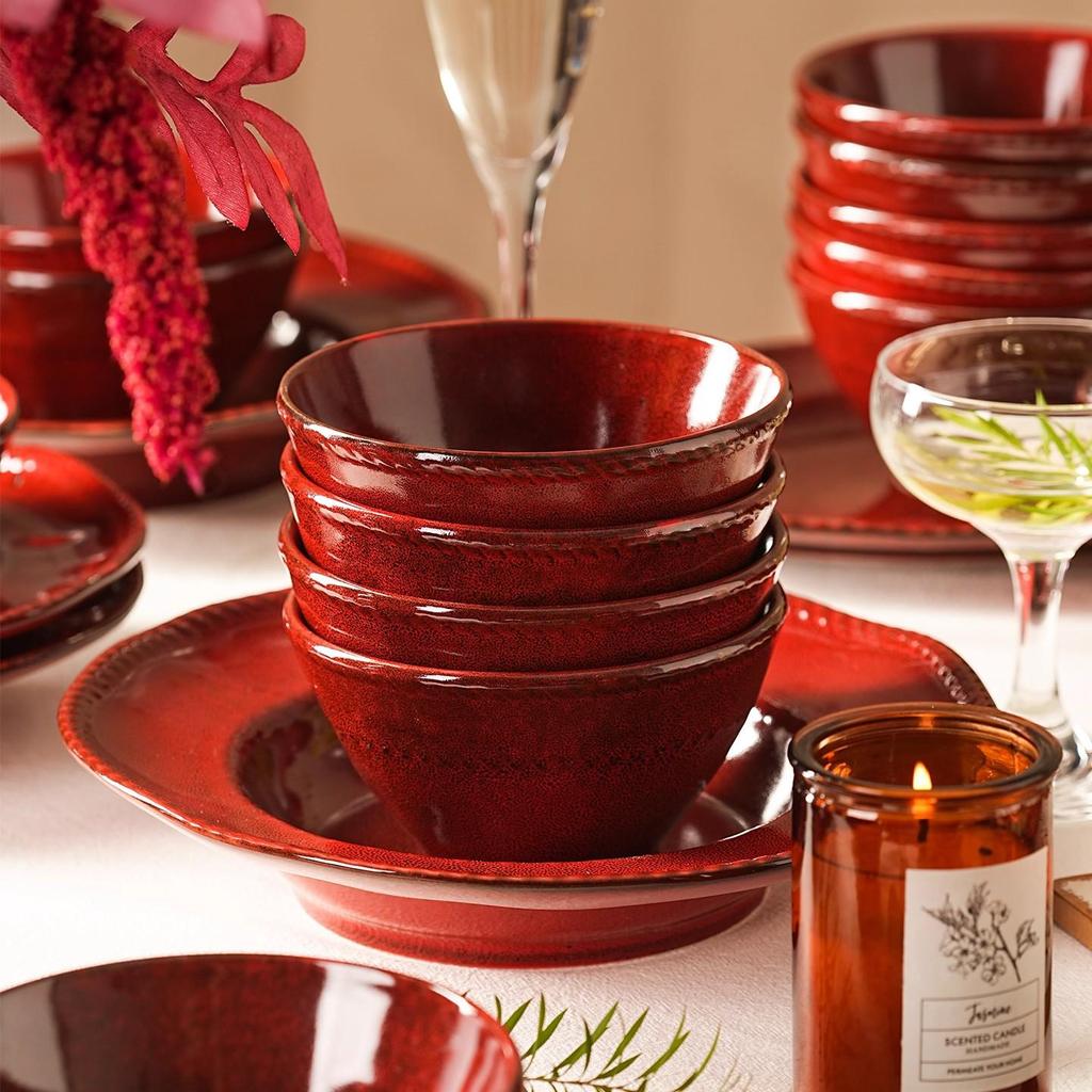 Set di Stoviglie in Ceramica Rossa Cotto in Forno: Ciotole, Piatti e Piatti in Stile Retrò con Decorazioni Sottosmalto per Uso Domestico.