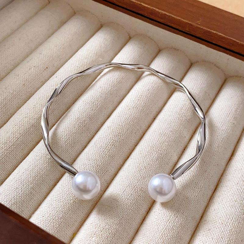 Minimalist Metal Grid Bracelet - European & American Fashion Niche, High-end Style Hand Jewelry