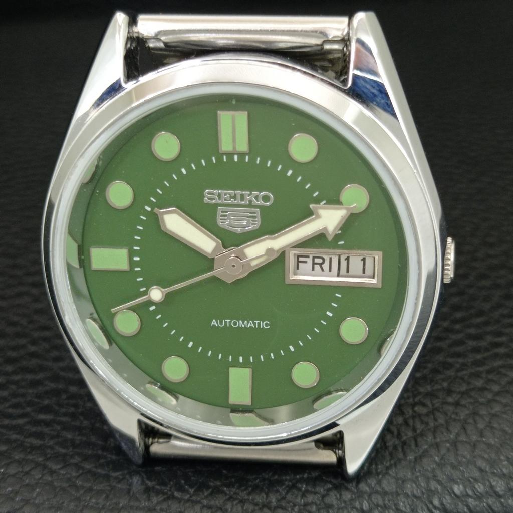 VINTAGE SEIKO 5 AUTOMATIC REFURBISHED JAPAN MENS GREEN DIAL WATCH a444232-1