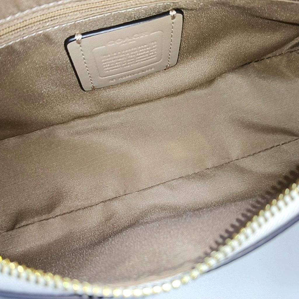 [Pre-Owned] Charlotte 25 Gold Logo Chain Zipper Pocket Crocodile Pattern Leather Pillow Bag - Excellent #ZFWDKN