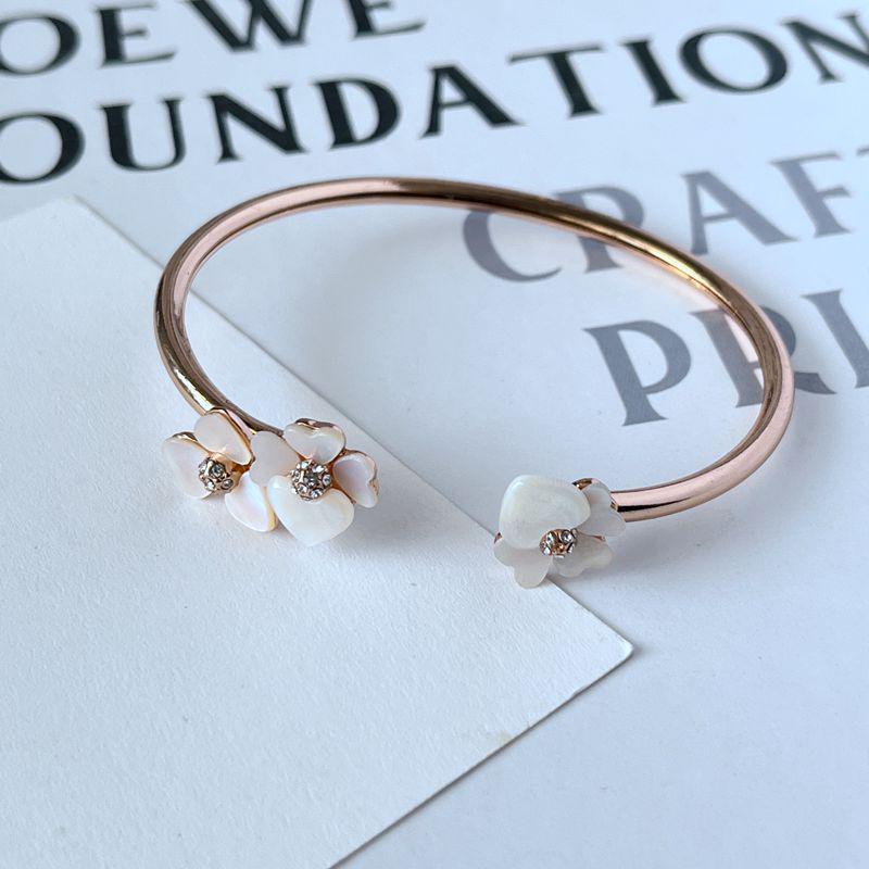 Stilvolles Luxus Blumen Muschel Inlay Offenes Metallarmband