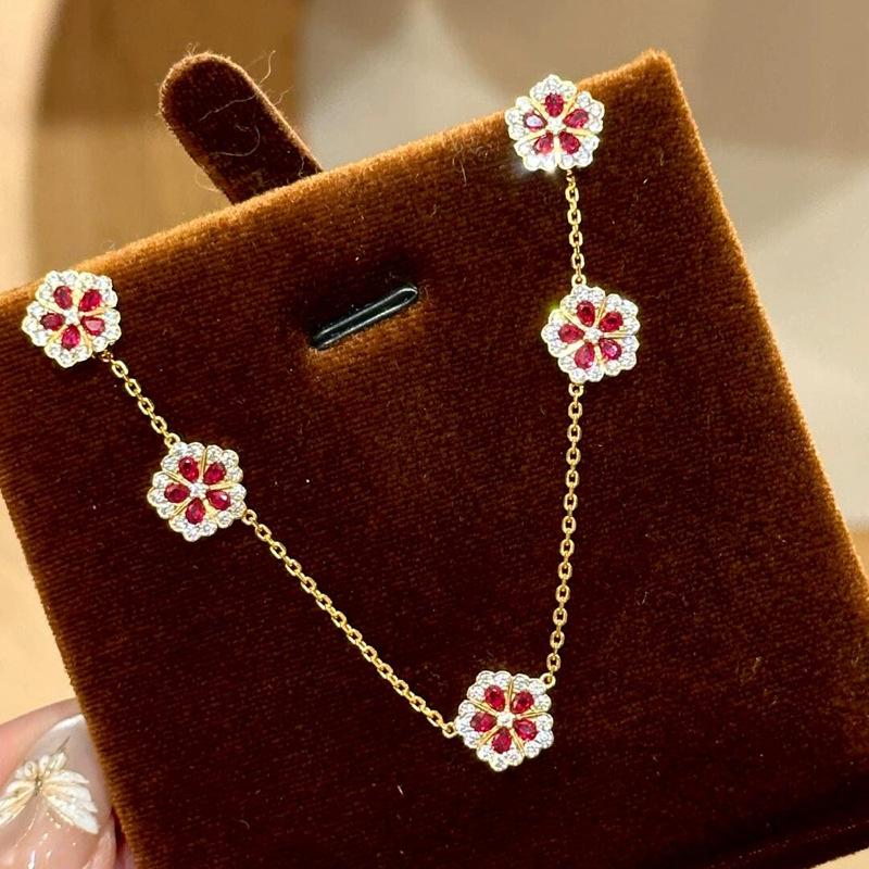 18K Gold Plated Zirconia Flower Necklace - Elegant and Versatile Collarbone Chain