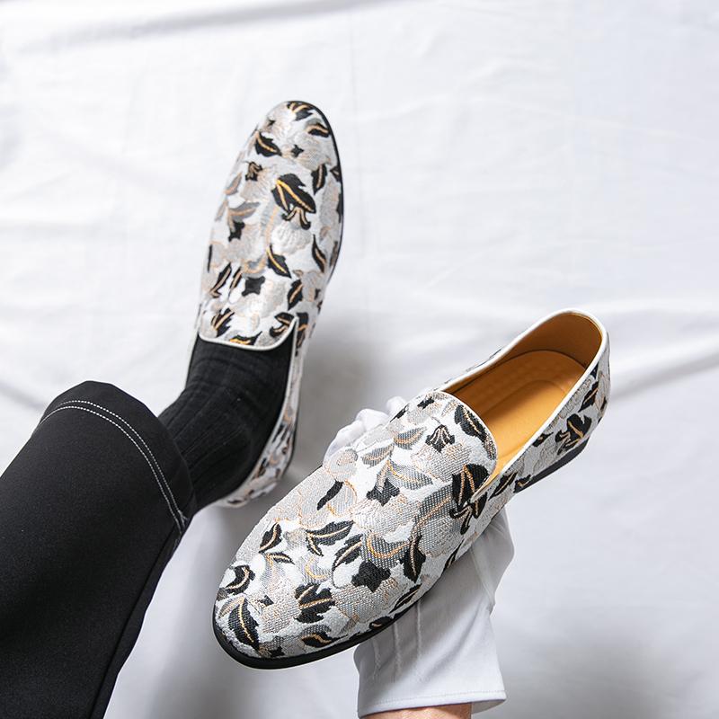 Men’s Printed Flats Loafers Dress Monks Shoes Men Slip on Pointed Toe Tuxedo Rock Club Shoes Plus Size