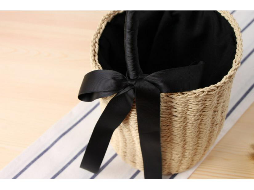 Round Cylinder Woven Handheld Bag: Versatile Summer Beach & Casual Women's Accessory