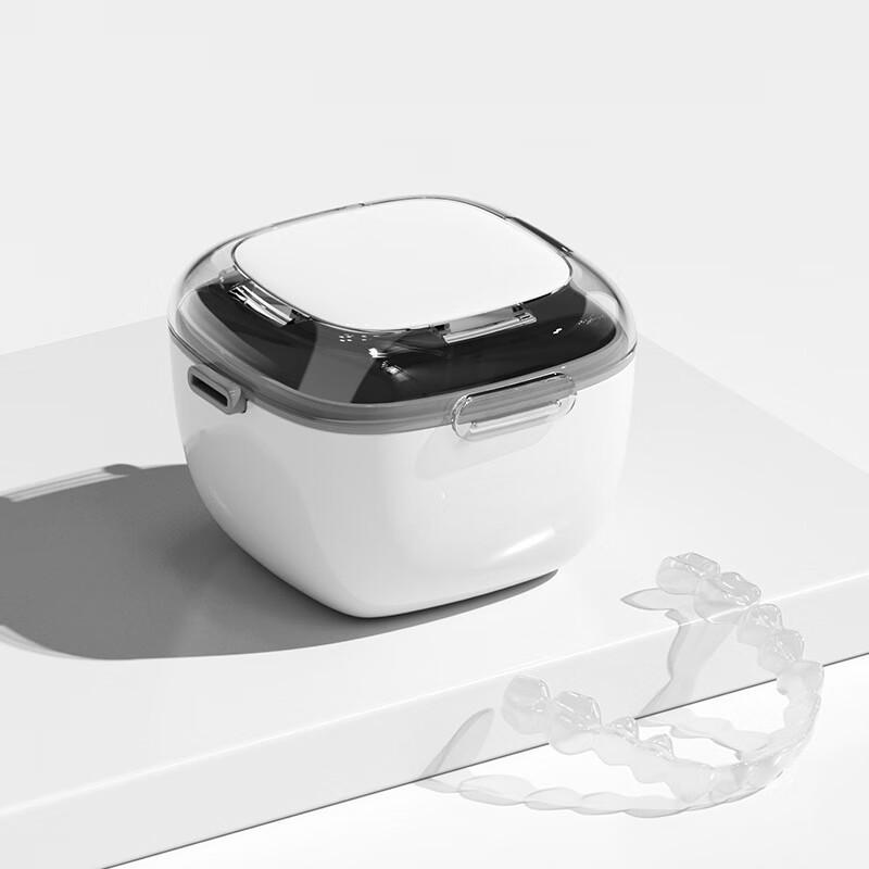 Portable Double-Layer Denture and Aligner Storage Case