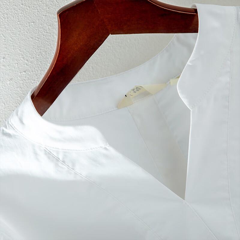 Damskjorta med broderi och utskärningar för pendling