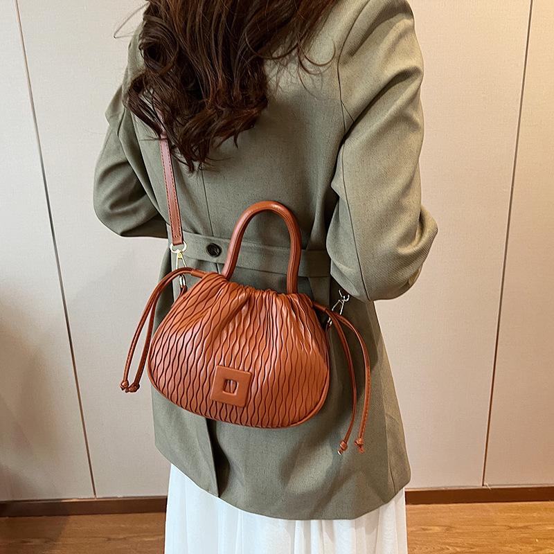 Niche design bag 2025 new fashion summer Internet celebrity popular handbag versatile shoulder messenger bag women's bag