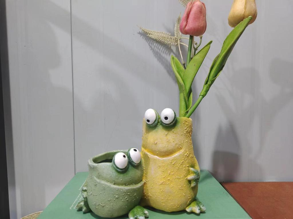 Cross-border Creative Frog Succulent Planter - Unique Decorative Ornament for Home Garden.