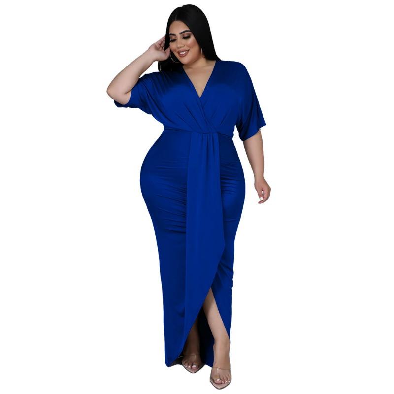 Maxikleid für Übergrößen mit Wickelausschnitt, Gürtel und Schlitz
