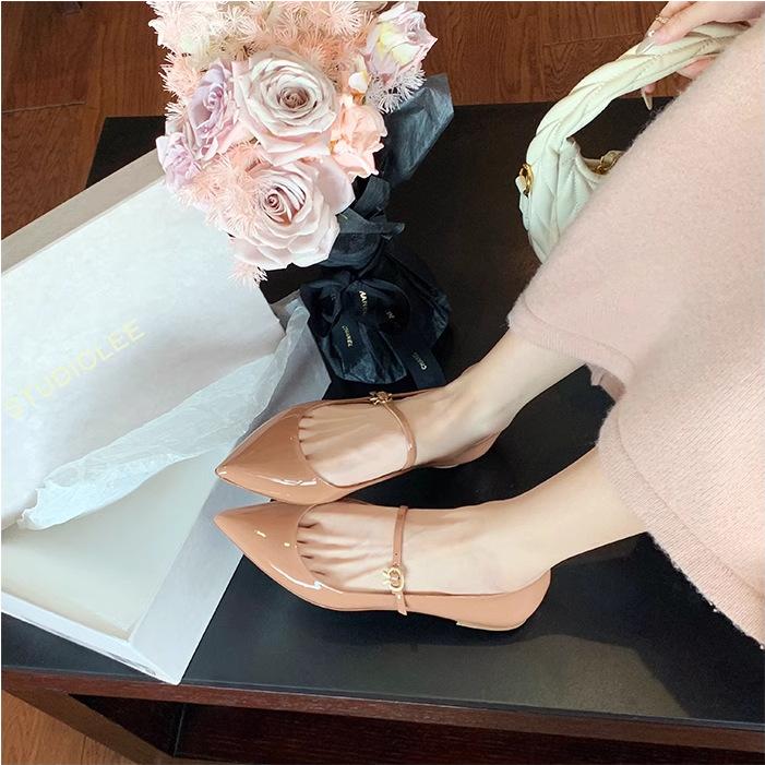 

Grape mother of the same style, temperament small pointed and thin, one word with genuine leather, light mouth small low-heeled single shoes for women 35