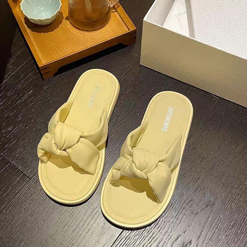 Marcher sur de la merde pantoufles à semelle souple pour l'été 2025 pour femmes nouvelles pantoufles de bain antidérapantes polyvalentes décontractées pour femmes enceintes pantoufles fraîches