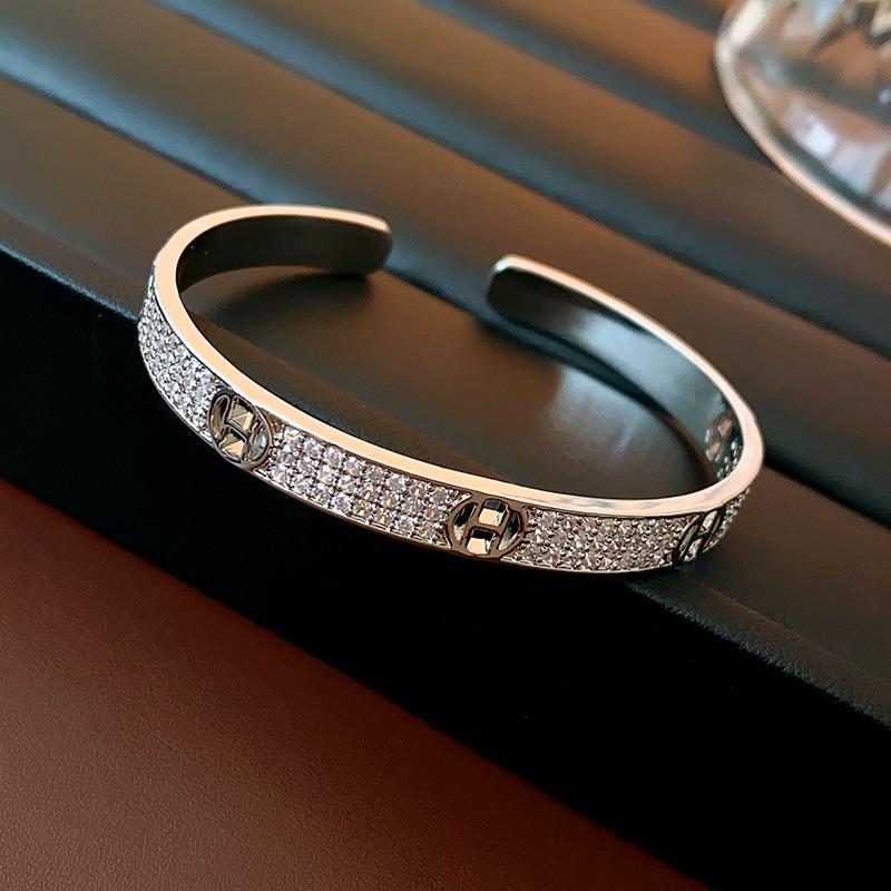 

Zircon Metal H Style Bracelet: Elegant, Versatile, and Fashion-forward Jewelry for Women.
