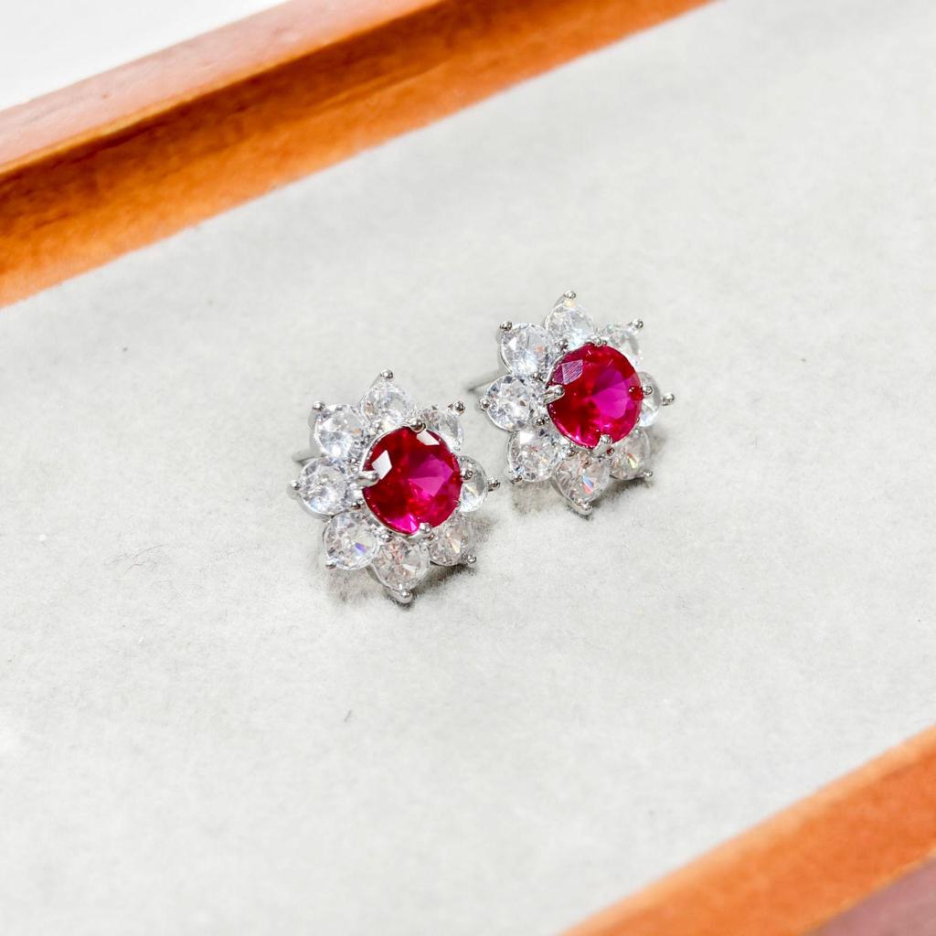 Gesi En Starry Radiance Retro Set: Petal-Inlaid Red Zircon Earrings, Ring & Pendant.