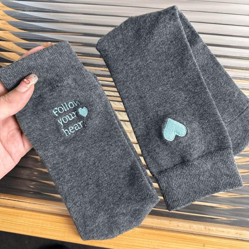 Embroidered Couple Winter Socks With Heart Letter Design High Elasticity Mid-Tube Anti-Slip Sport Socks