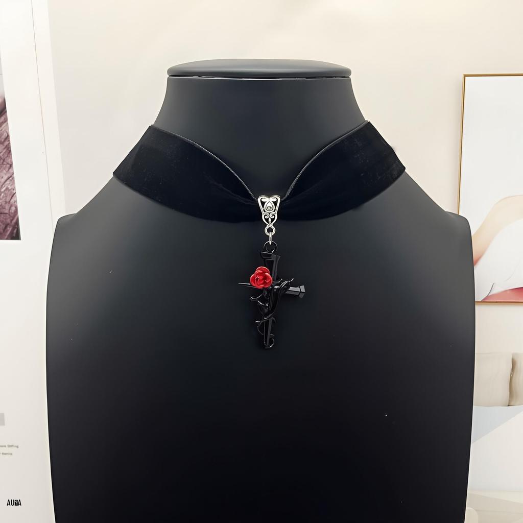 Gothic Winged Skull Heart Pendant Velvet Choker Necklace