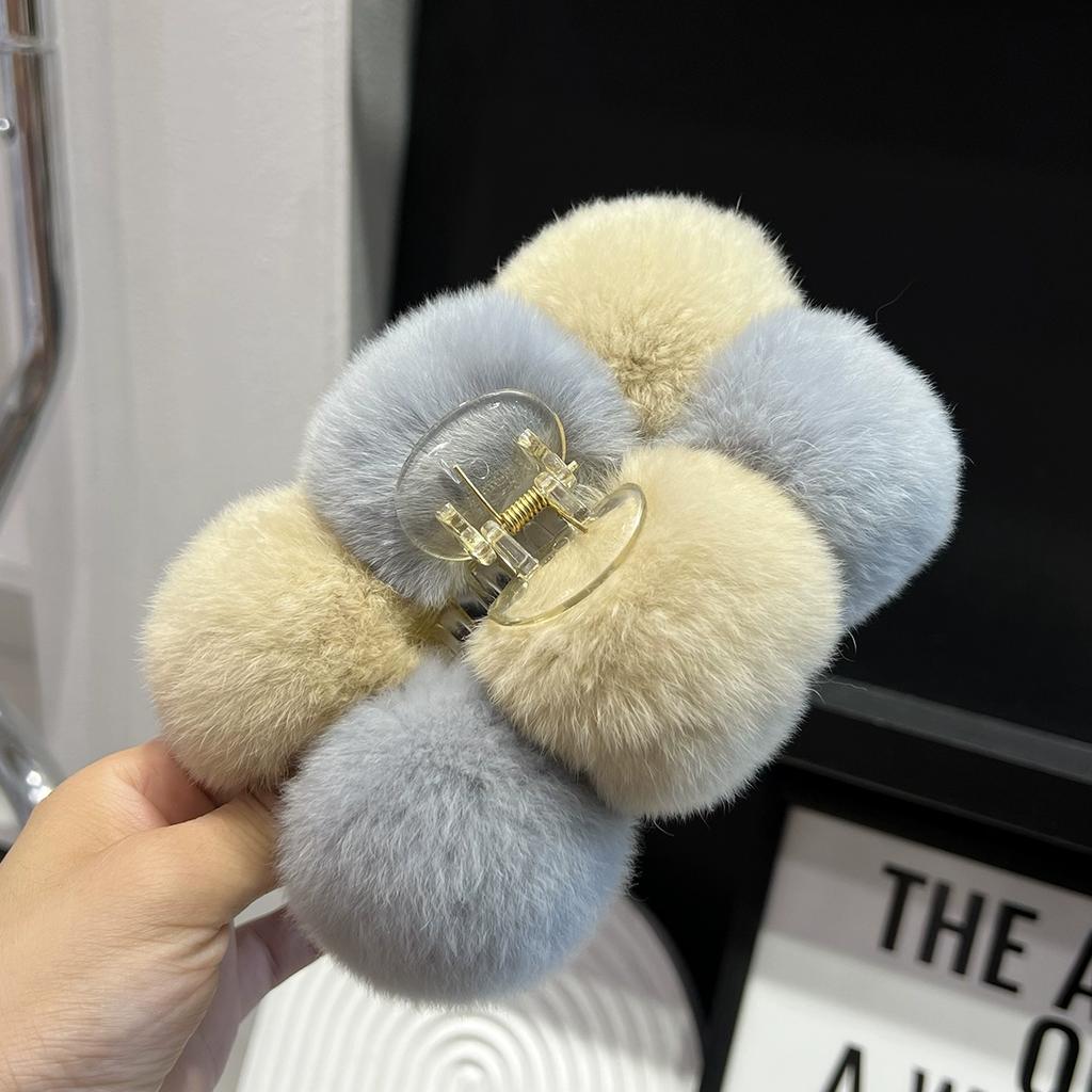 Autumn and winter temperament model~ Rex rabbit hair ball grab clip large plush hair grab back head shark clip hairpin headgear