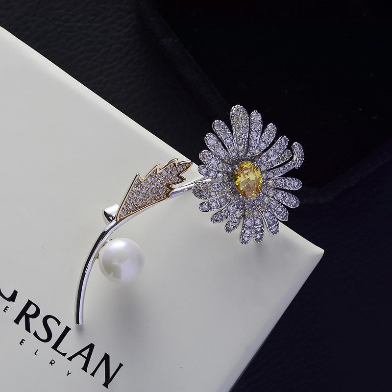 SUYU Retro Two Tone Women's Luxury Brooch Simulation Zircon Brooch Micro Inlaid Zircon Personalized Pin