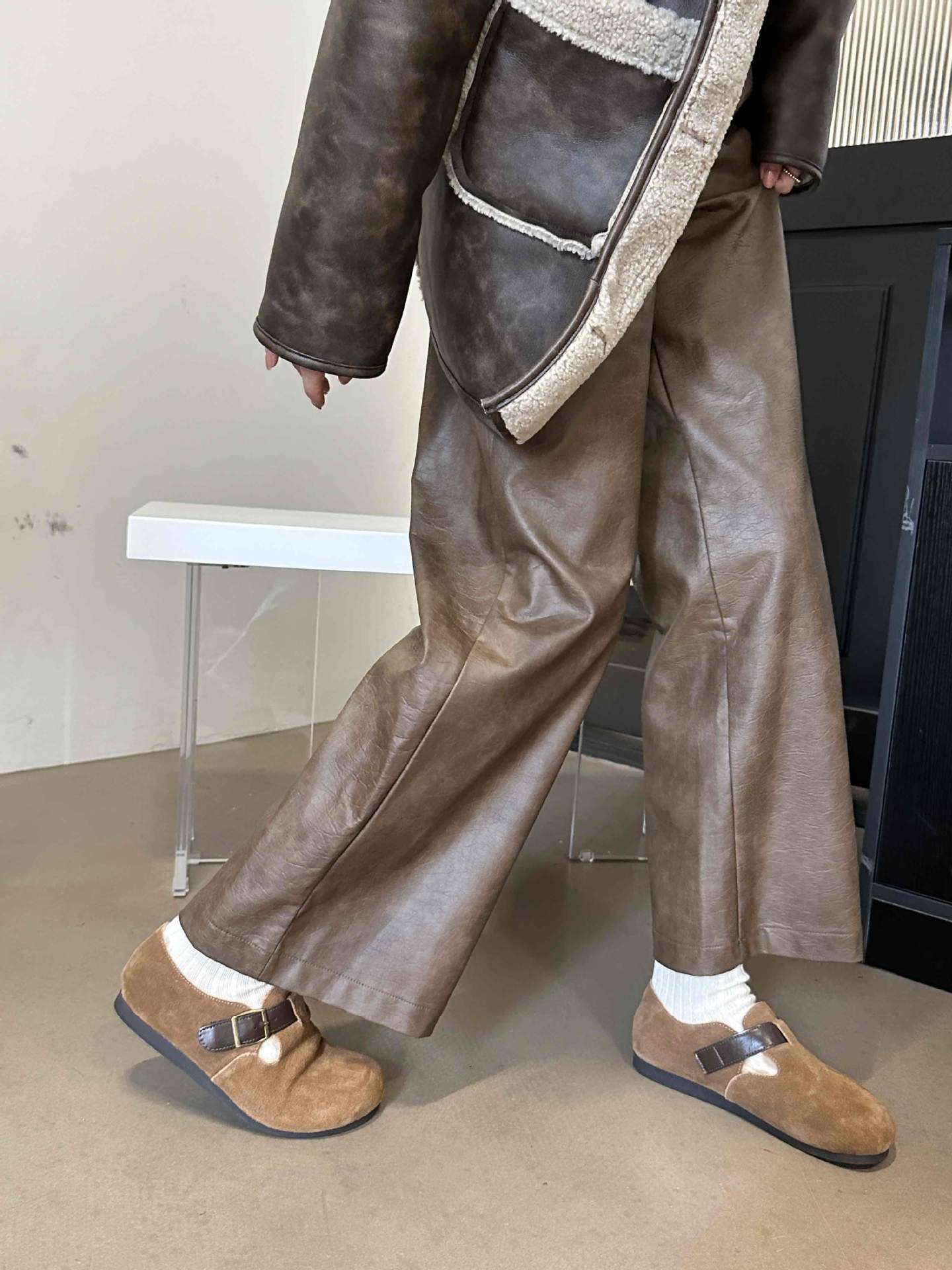 

Shoe girl winter velvet little fairy 2025 new Mori retro one-pedal fluffy shoes wear flat cotton shoes 39 коричневый