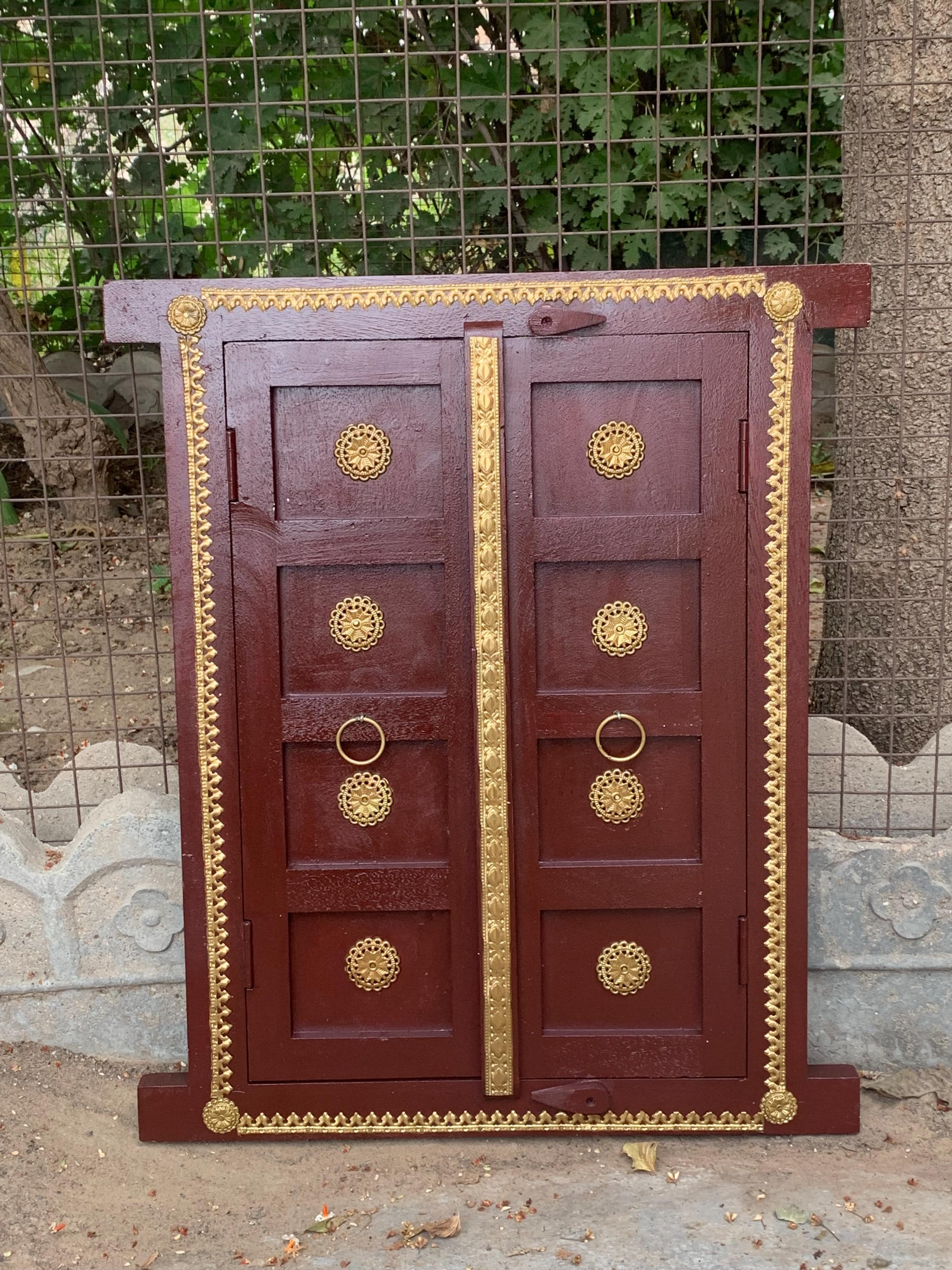 Antique Style Wooden Window with Brass Fittings - Wall Hanging Mirror Home Decor разноцветный