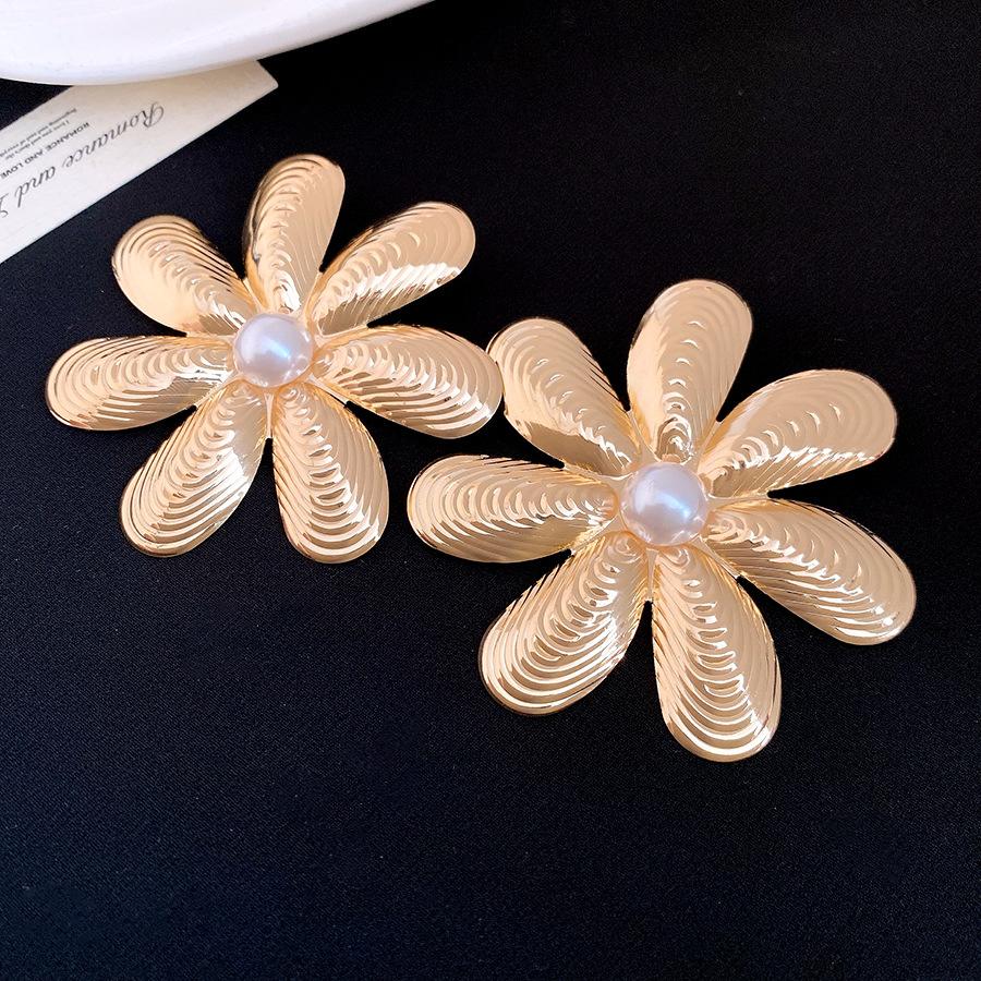 Pearl Flower Earrings Retro Fashion Women Jewelry