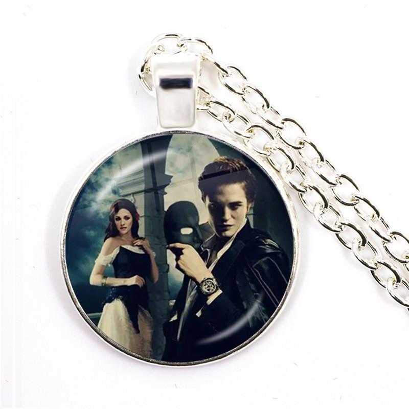 Nieuwe Twilight Film Bella Edward Jacob Renesmee Karakter Glazen Cabochon Hanger Ketting Handgemaakte Sieraden Kettingen