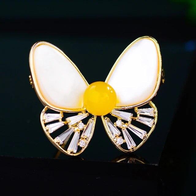 New Elegant Baroque Pearl Natural Shell Zircon Butterfly Brooches for Women Coat Clothing Accessories Pins Creative Corsage