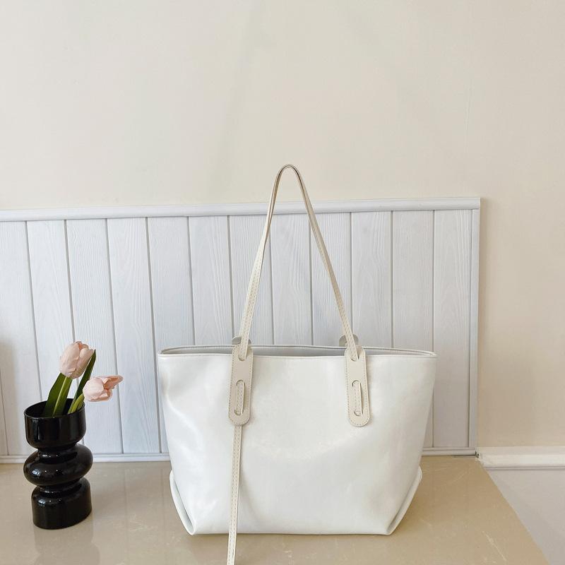 Simple Large Capacity Shoulder Bag for Women, 2026 New Texture Soft Face Fashiable Work Commuting Armpit Tote Bags