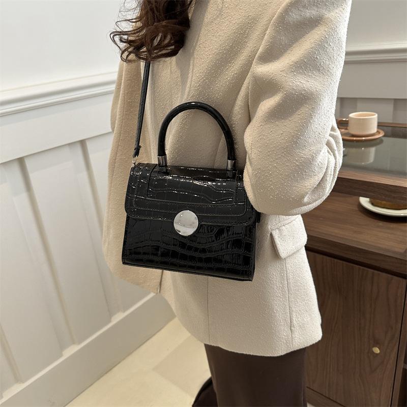 Fashionable Casual and Fashionable Crossbody Bag Temperament One-shoulder Small Square Bag New Spring Retro Trendy Small Bag Women