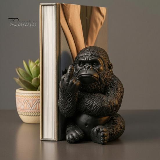 Funny Middle Finger Figurine Gorilla Statue, Resin Sitting Chimpanzee Figurine, Miniature Gesture Unique Office Desk Decoration Animal Sculpture