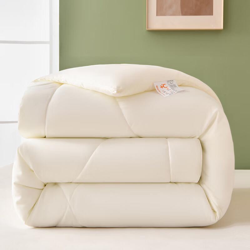 All-Season Skin-Friendly Polyester Fiber Quilt
