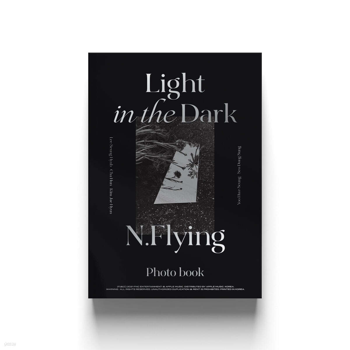 

N.Flying (N.Flying) - 1st Photo Book [Light in the Dark]