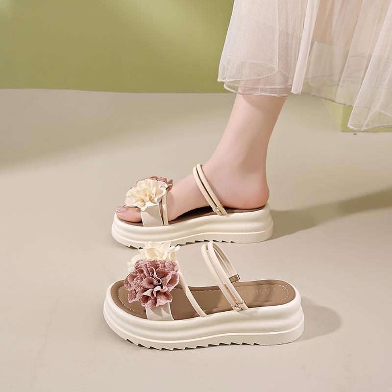 Internet celebrity flower flip-flops women, summer new clipped feet beach thick-bottomed cool slippers, small slippers