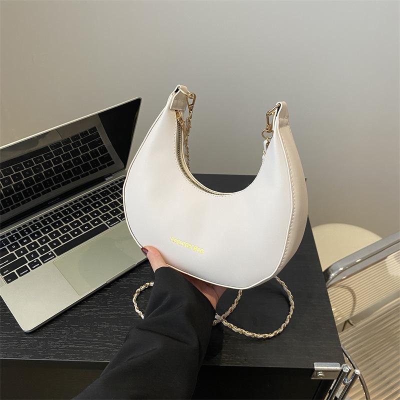 

Корейская версия маленькой сумки через подмышку 2024 года, новая летняя повседневная простая сумка через плечо с текстурой в иностранном стиле, повседневная сумка для переноски вручную для женщин белый